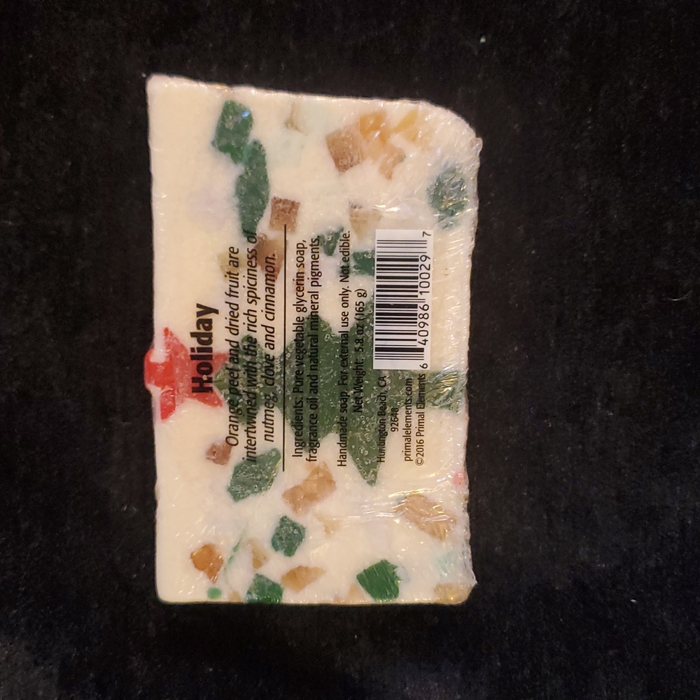 PRIMAL Festive Handmade Soap with Christmas Tree Design 5.8 oz - Picture 4 of 7